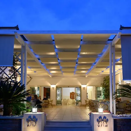 Mandetta - Adults Only Paestum