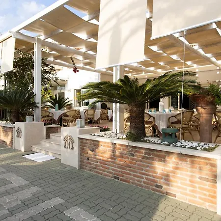 Mandetta - Adults Only Paestum