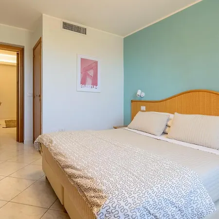 Mandetta - Adults Only 3*